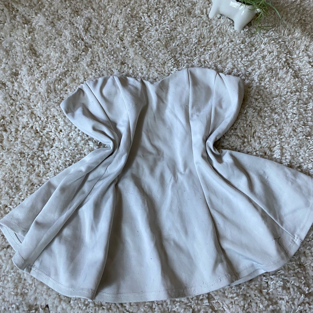 Adorable vintage 2000s Pompeii tube top all white evening top